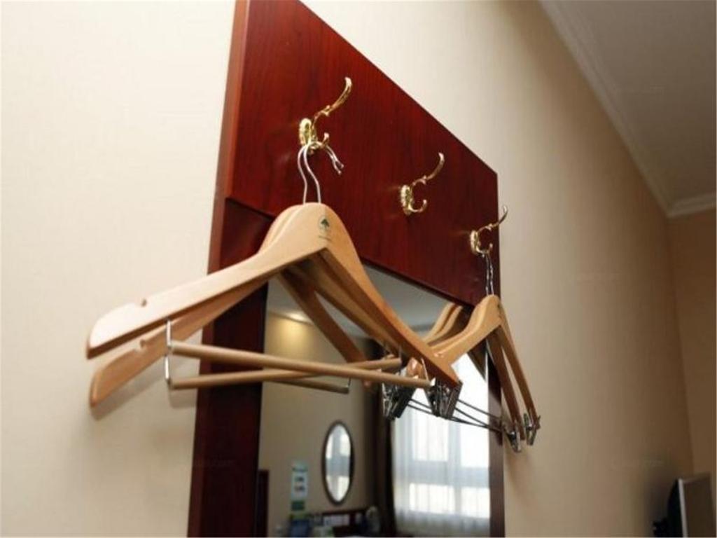 Greentree Inn Shanghai Dongming Road Subway Station Express Hotel Bagian luar foto