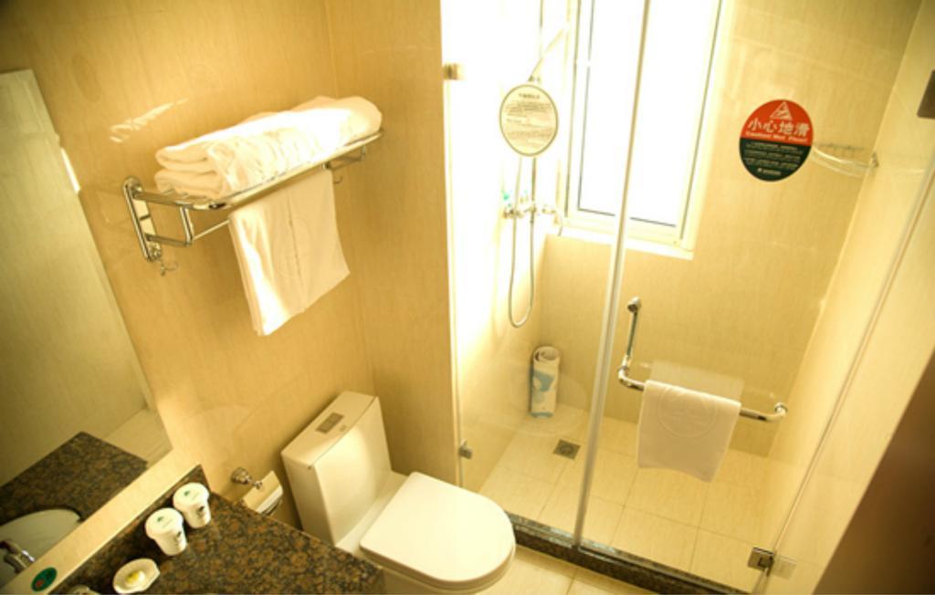 Greentree Inn Shanghai Dongming Road Subway Station Express Hotel Bagian luar foto