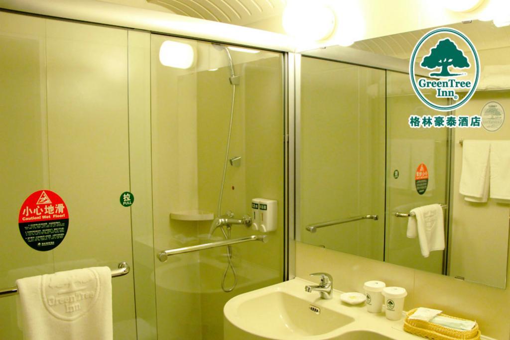 Greentree Inn Shanghai Dongming Road Subway Station Express Hotel Bagian luar foto