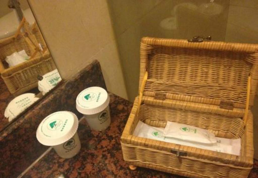 Greentree Inn Shanghai Dongming Road Subway Station Express Hotel Bagian luar foto