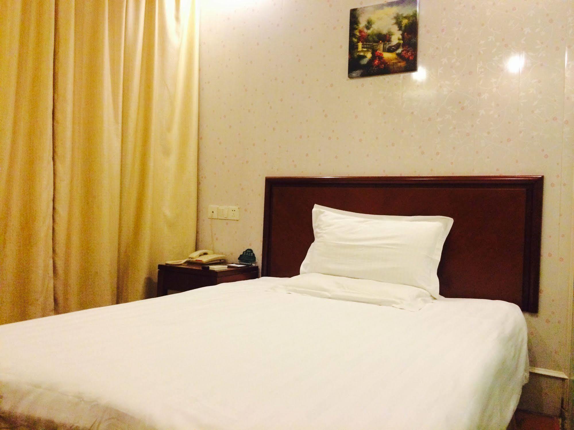 Greentree Inn Shanghai Dongming Road Subway Station Express Hotel Bagian luar foto