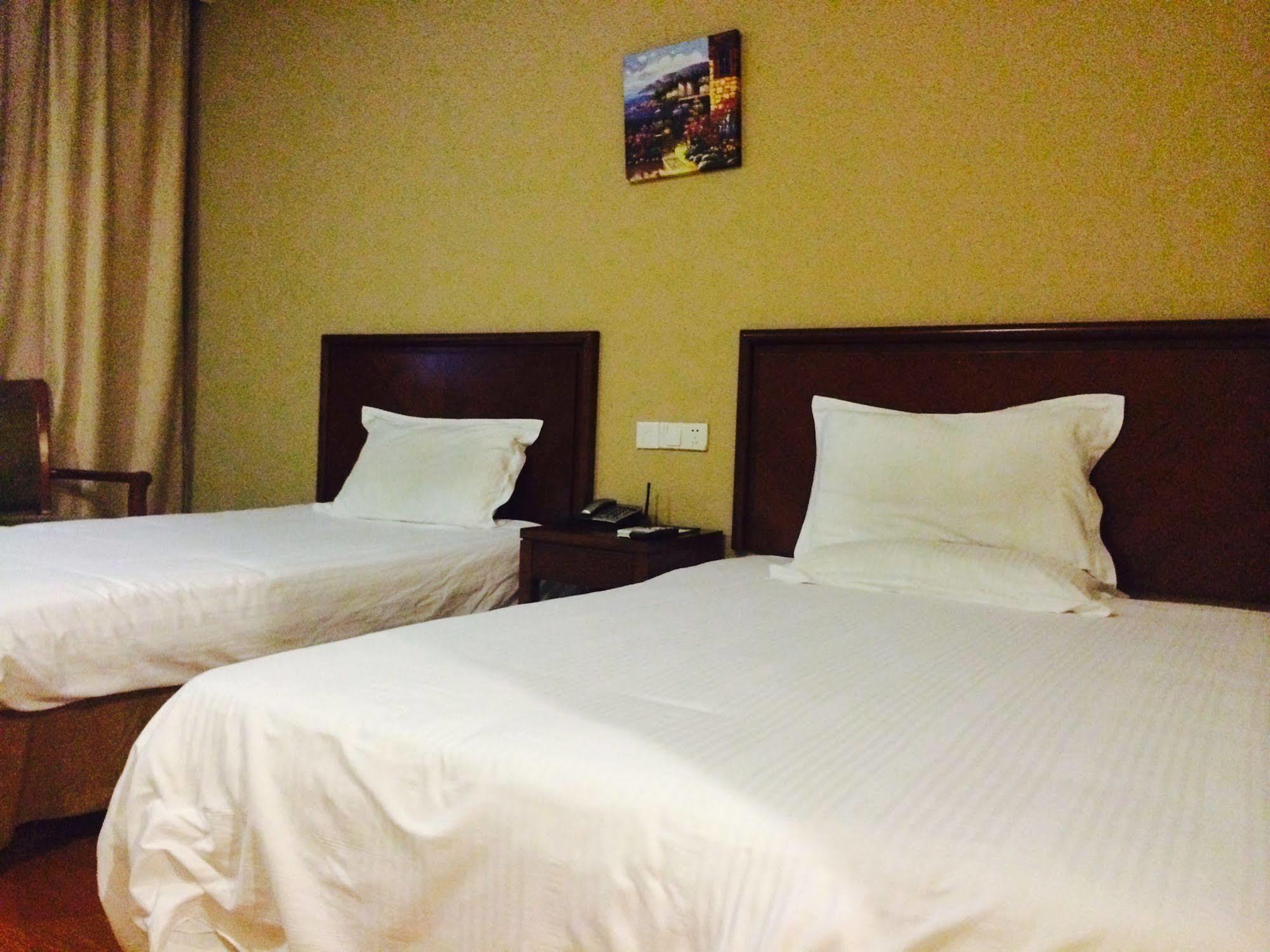 Greentree Inn Shanghai Dongming Road Subway Station Express Hotel Bagian luar foto